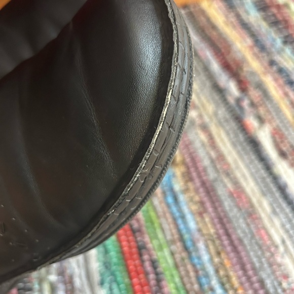 Stylish Black Leather Slip-On Loafers 40 / fits like a Womens size 7.5-8 - Picture 6 of 16